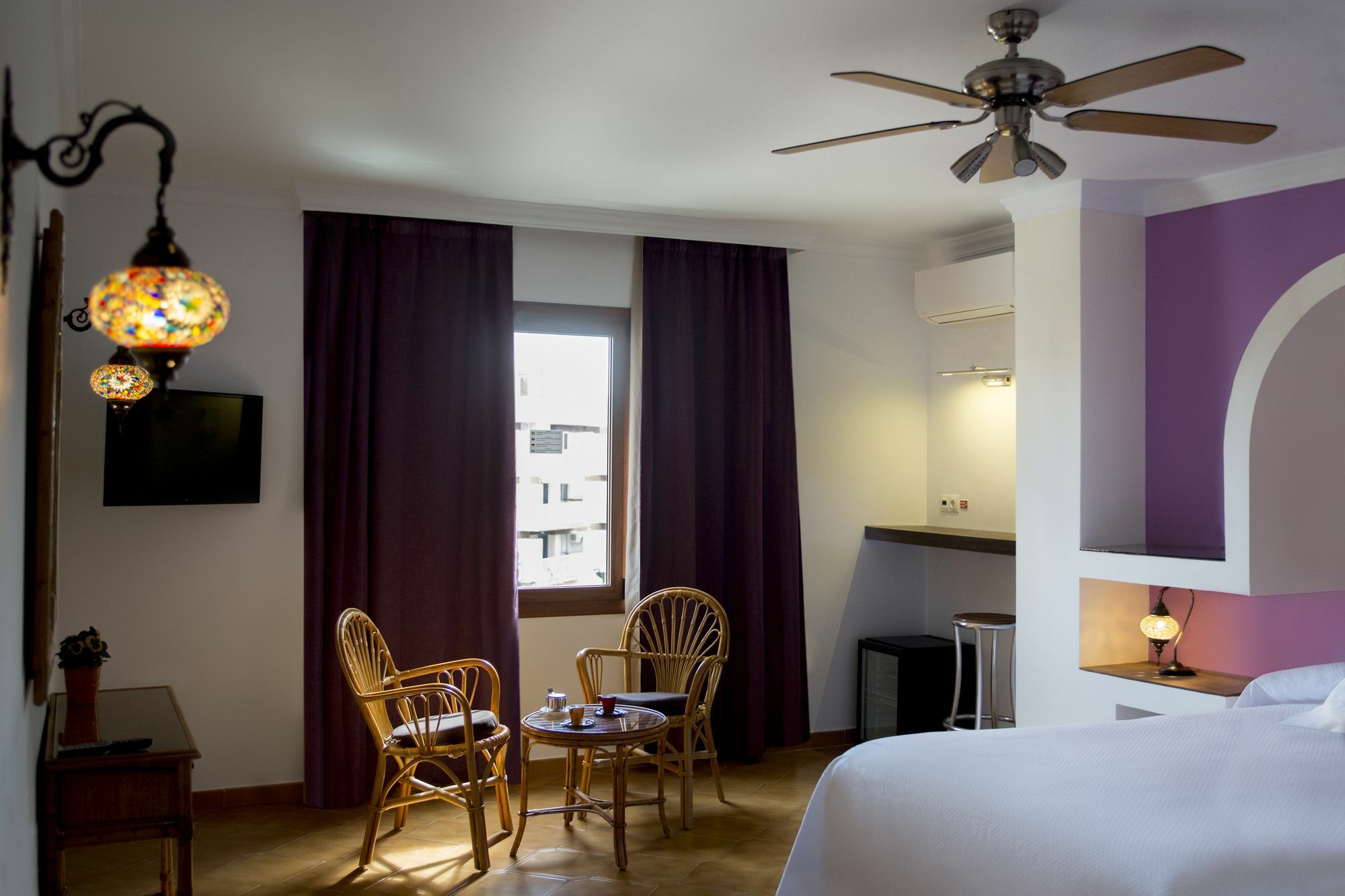 Hostal Alhambra - Adults Only Нерха Екстериор снимка