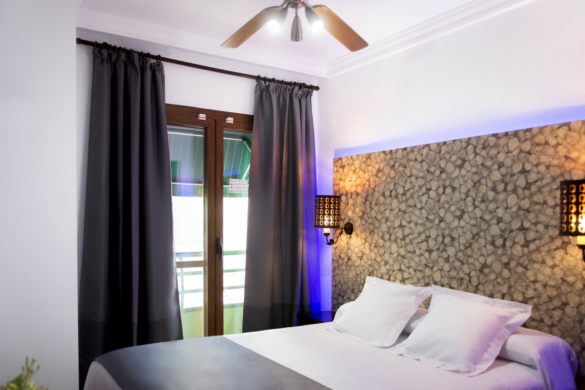 Hostal Alhambra - Adults Only Нерха Екстериор снимка