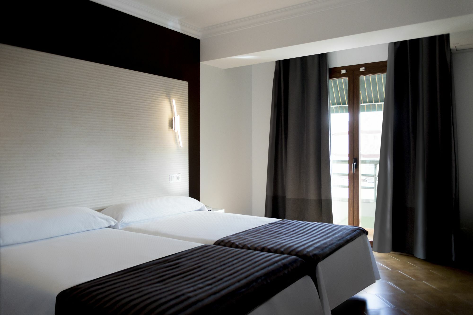 Hostal Alhambra - Adults Only Нерха Екстериор снимка